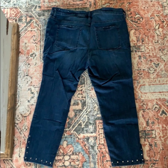 Loft Plus Jeans - Picture 5 of 5